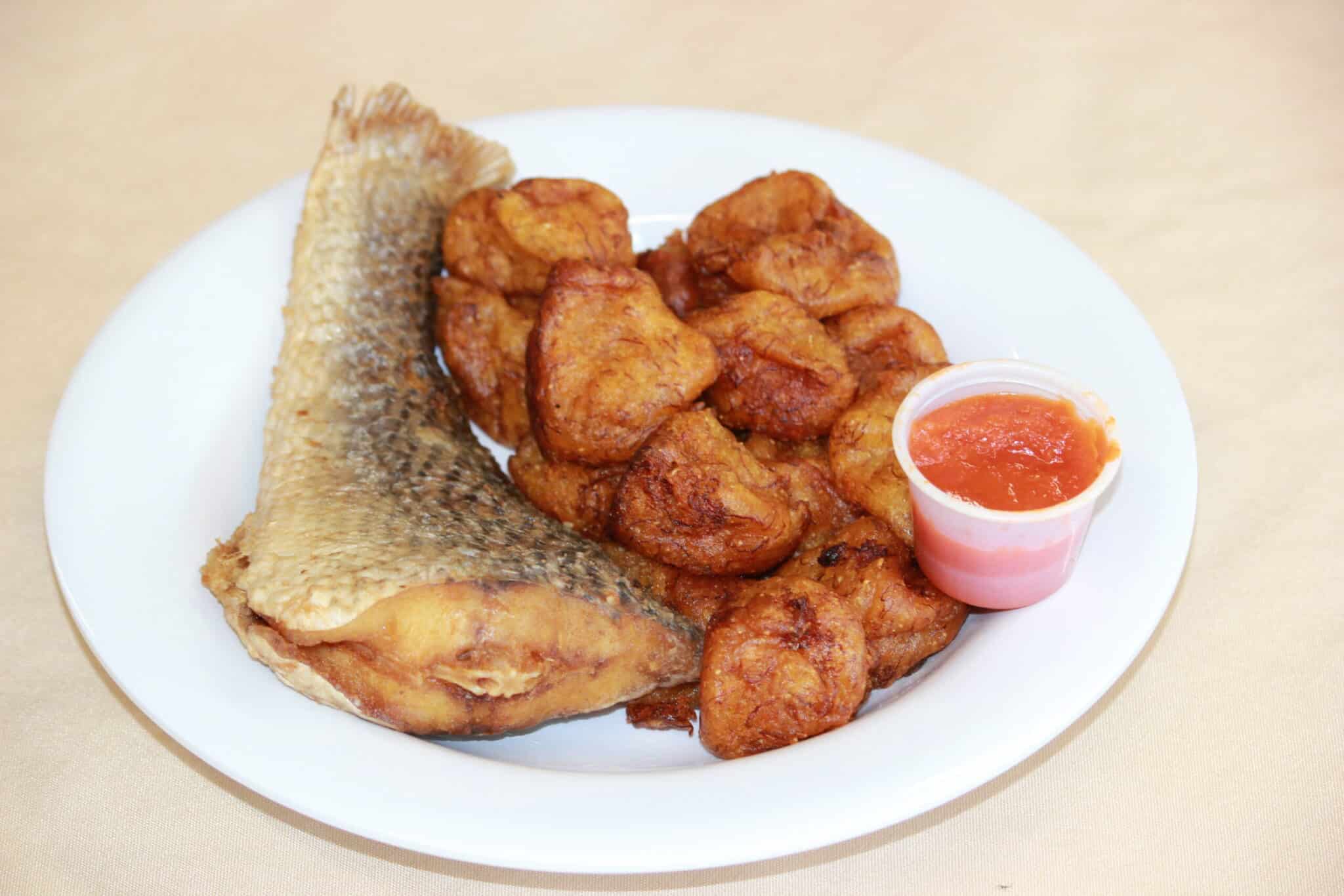 Claclo ( beignet de banane plaintain)